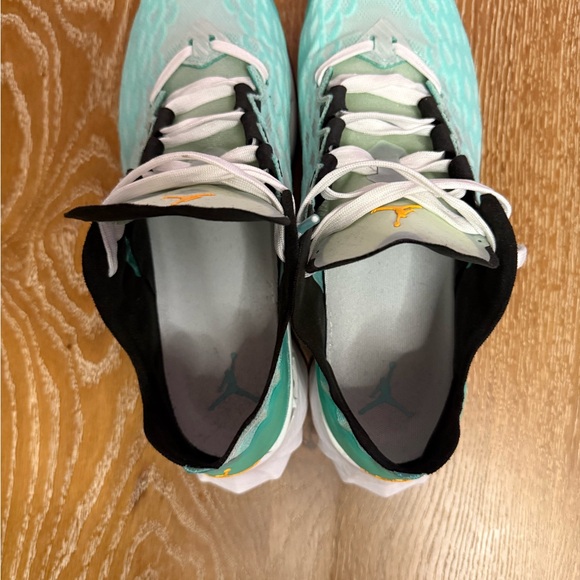 Jordan Zoom Trunner ultimate with Mesh Upper and Cushioned Midsole - Picture 4 of 7